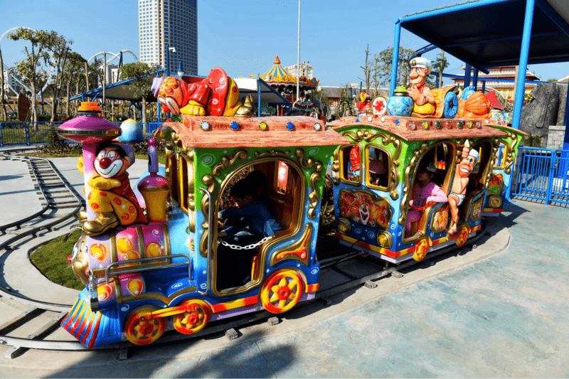 Đoàn tàu mang màu sắc huyền bí sẽ đưa người chơi đến với xứ sở thần tiên