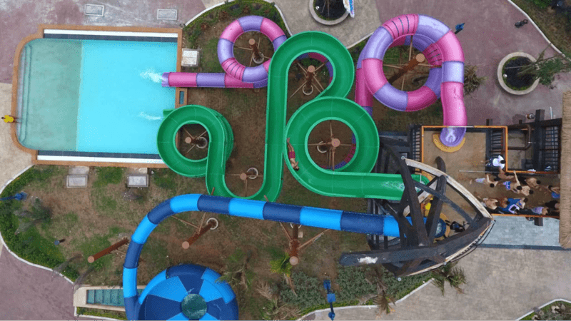 Cưỡi rồng vượt thác là top những trò chơi cảm giác mạnh chắc chắn phải thử khi đến Công viên Nước Sun World Ha Long