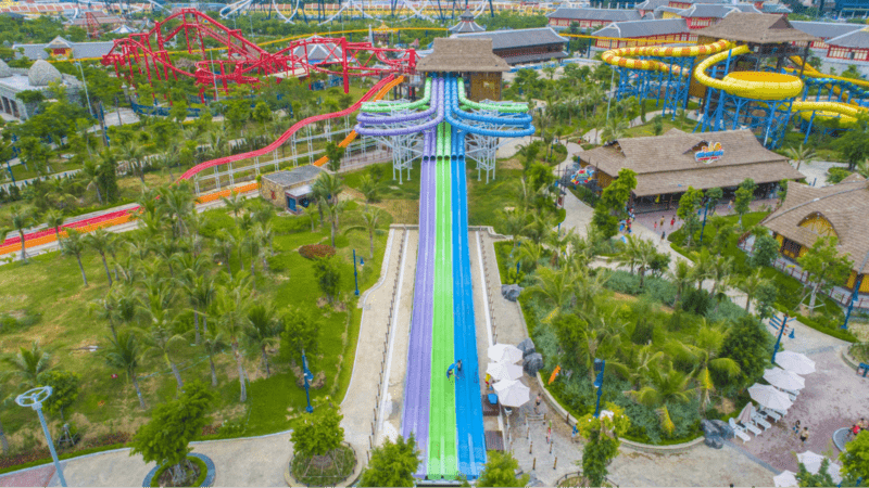 Trò tia chớp khổng lồ với những đường trượt dài xuyên thẳng tại Công viên Nước Sun World Ha Long