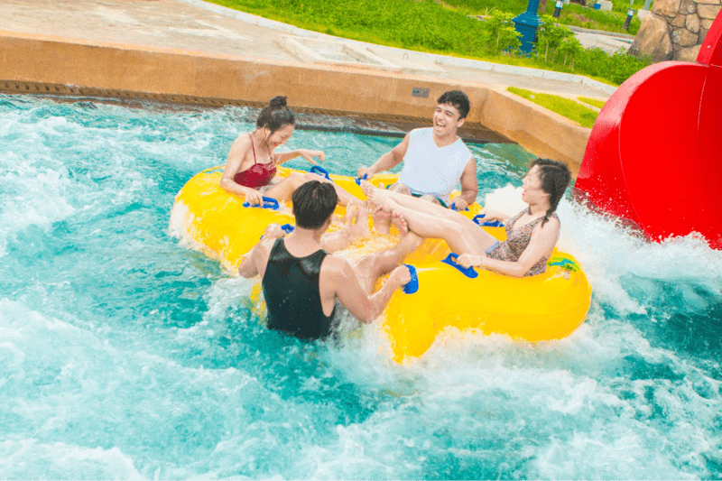 Trải nghiệm vui chơi mới lạ cùng bạn với Cơn bão nhiệt đới