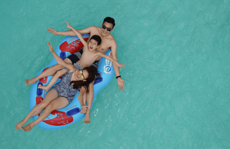 Vịnh Mặt Trời với vùng nước xanh ngát, phẳng lặng – là địa điểm nghỉ dưỡng lý tưởng của nhiều gia đình