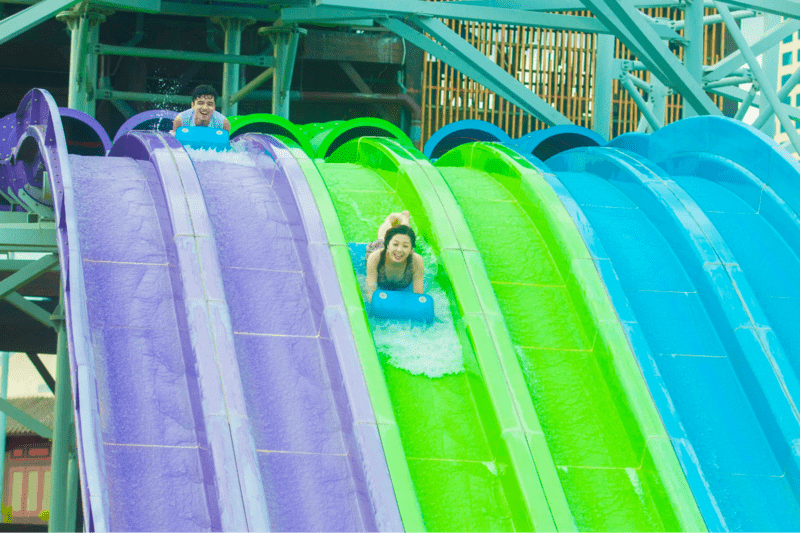 Tia chớp khổng lồ đem đến cảm giác mới lạ nhờ đường trượt 3 vòng xoắn ốc và độ dốc cao