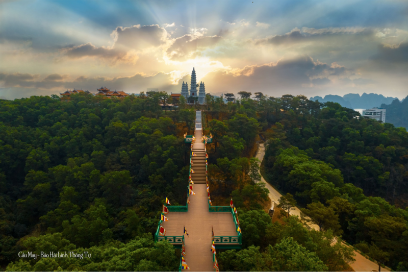 Tham khảo lộ trình trải nghiệm đi cáp treo Nữ Hoàng và Đồi Mặt Trời trọn vẹn