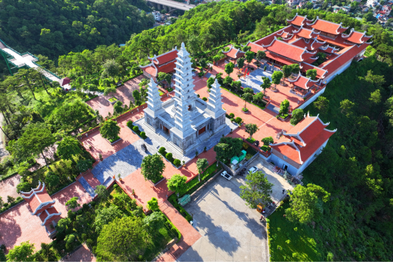 Ngắm nhìn toàn cảnh Bảo Hải Linh Thông Tự thuộc quần thể Sun World Hạ Long