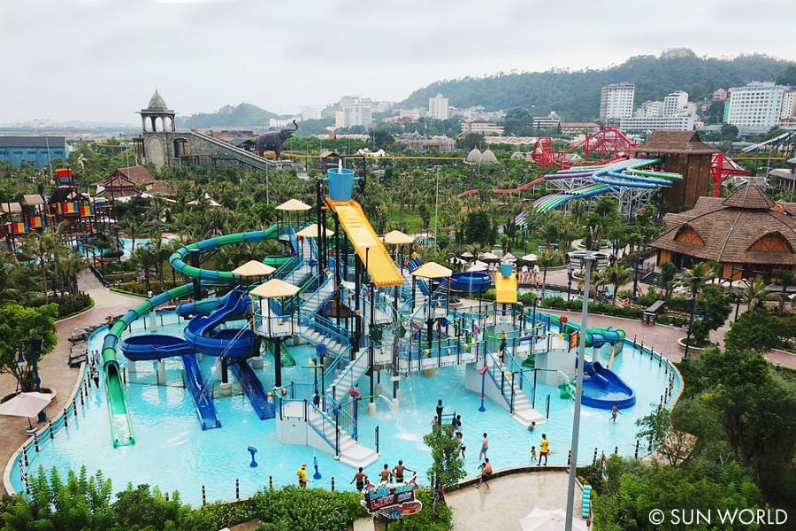 Typhoon Water Park đầy màu sắc, đem tới bữa tiệc trò chơi dưới nước sôi động