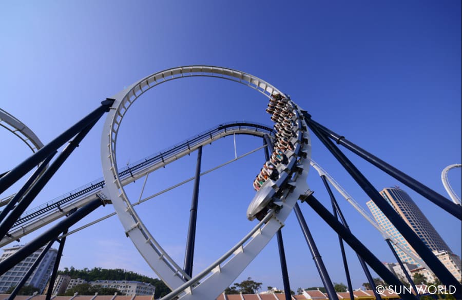 Vòng lượn 360 độ đầy thách thức trong “Phi Long Thần Tốc”