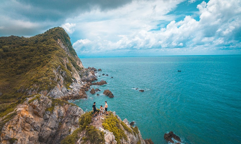 Khung cảnh thiên nhiên kỳ vĩ tại Eo Gió Quan Lạn  (Nguồn: halongtourism.com.vn)