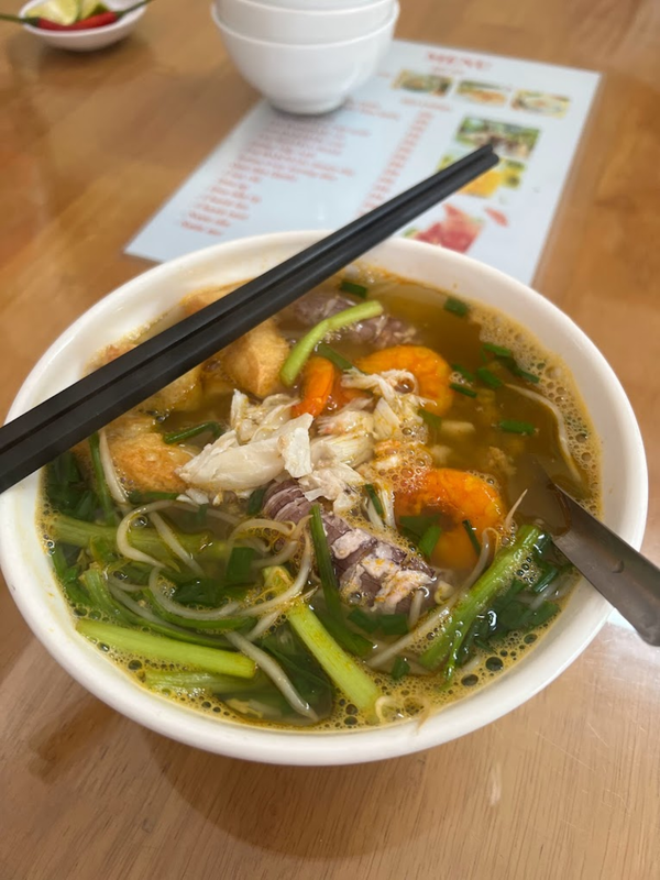 Món bún cù kỳ được bán tại quán Bà Lan ở Quảng Ninh