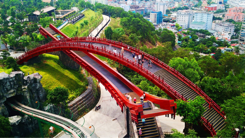 Cận cảnh cầu Koi