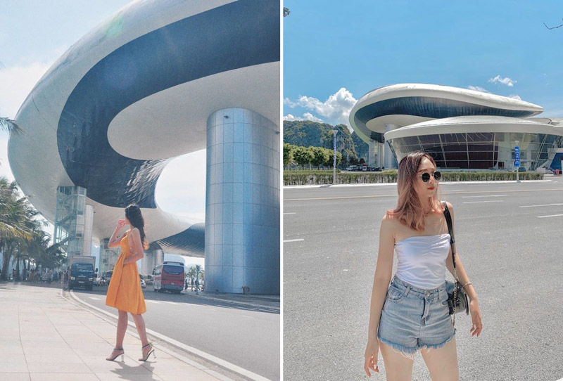 Du khách có thể check-in góc từ xa để bắt trọn Cung cá heo