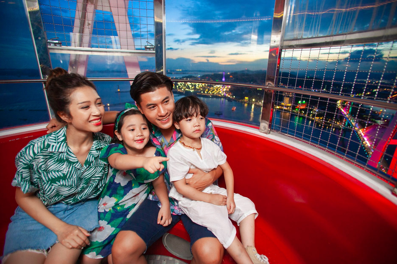 Góc check-in quen thuộc tại vòng quay Mặt trời Quảng Ninh