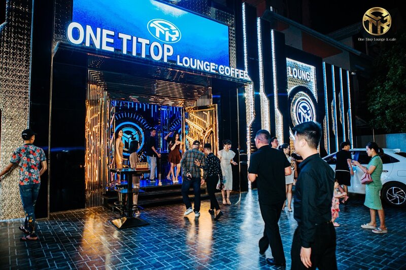Không gian ngoài trời ONE TITOP Lounge & Bar