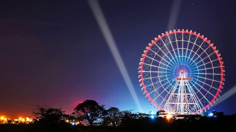 Sun Wheel phát sáng lung linh trong đêm