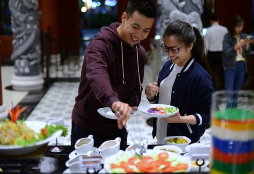 Buffet trưa tại Công viên Halong Complex 1