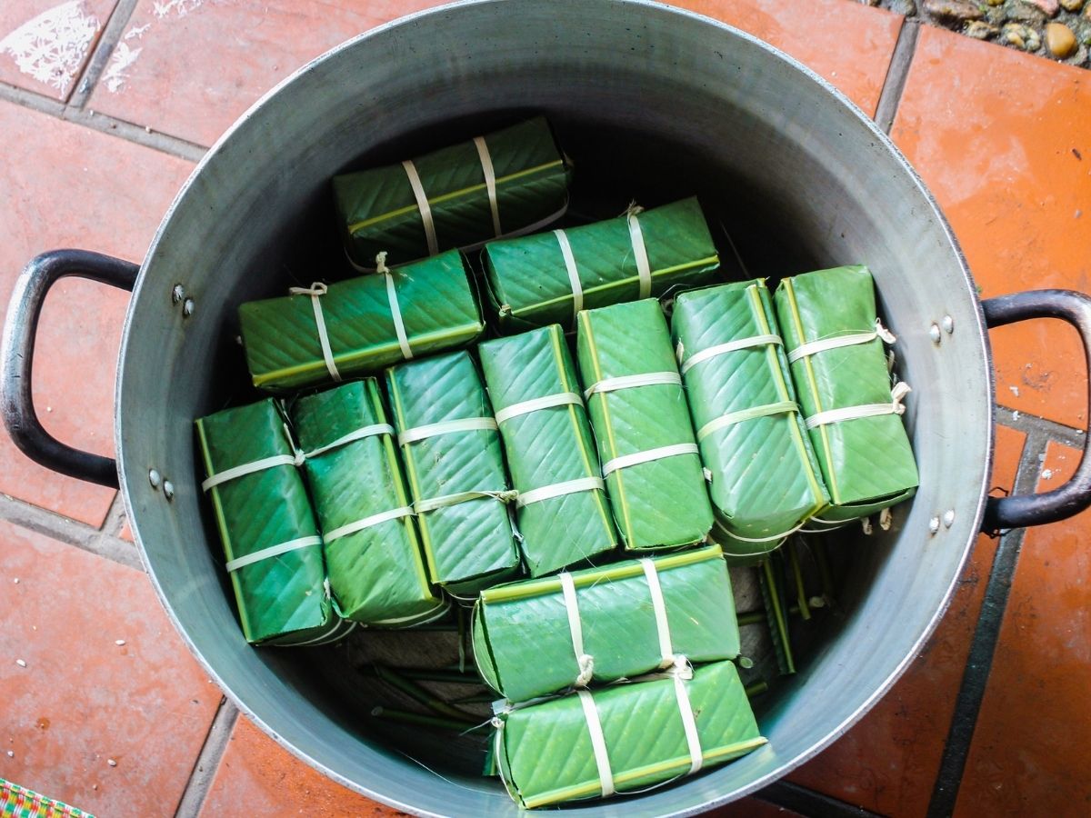 Người dân làng Đầm sử dụng nước mưa để luộc bánh 