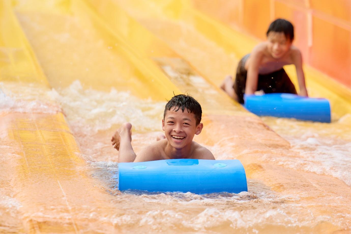 Công viên nước Sun World Ha Nam có 40 đường trượt đa dạng và 14 tổ hợp trò chơi hấp dẫn.