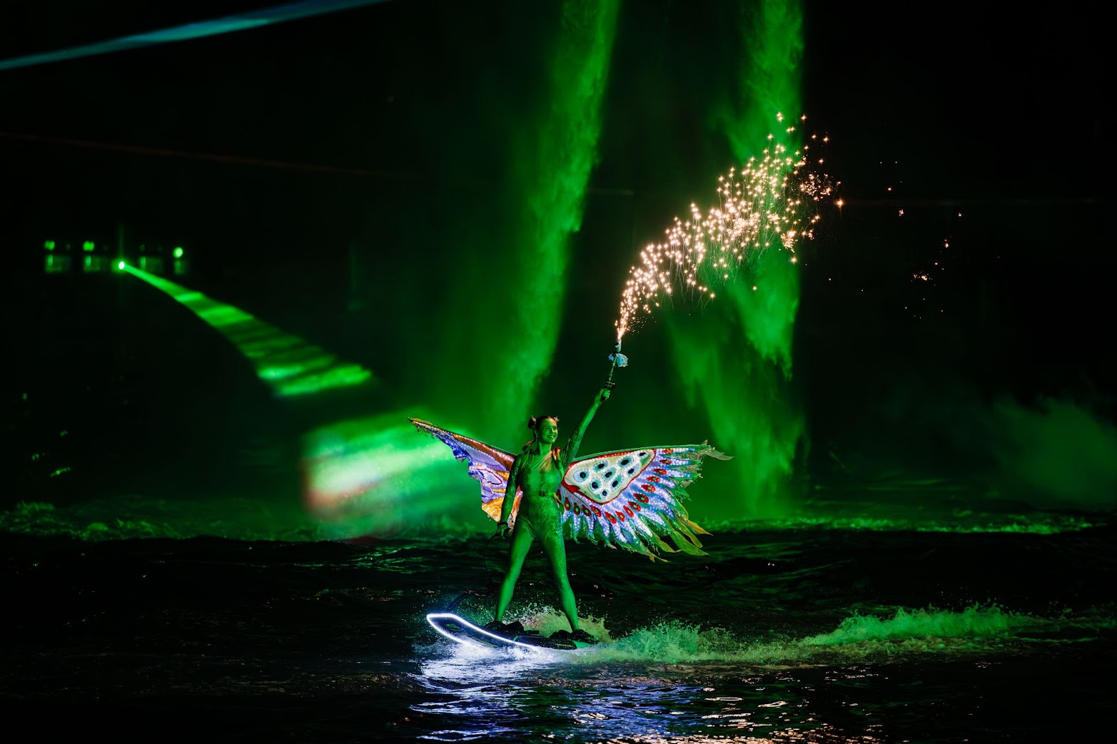 Những trang phục ấn tượng tại show Bản giao hưởng đại dương mùa 2.