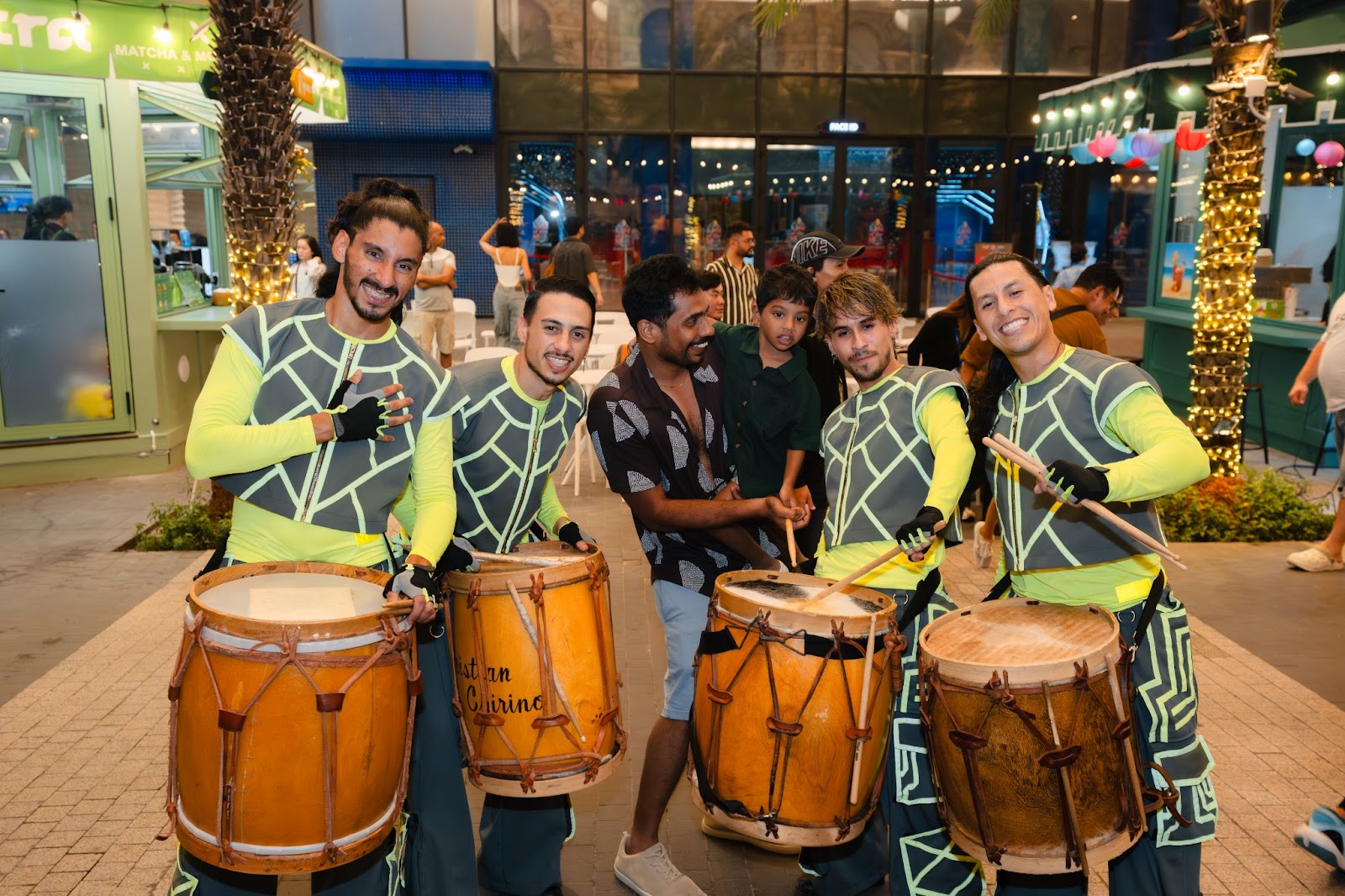 Những khoảnh khắc trải nghiệm hoạt động giải trí về đêm của du khách Ấn Độ tại Phú Quốc.