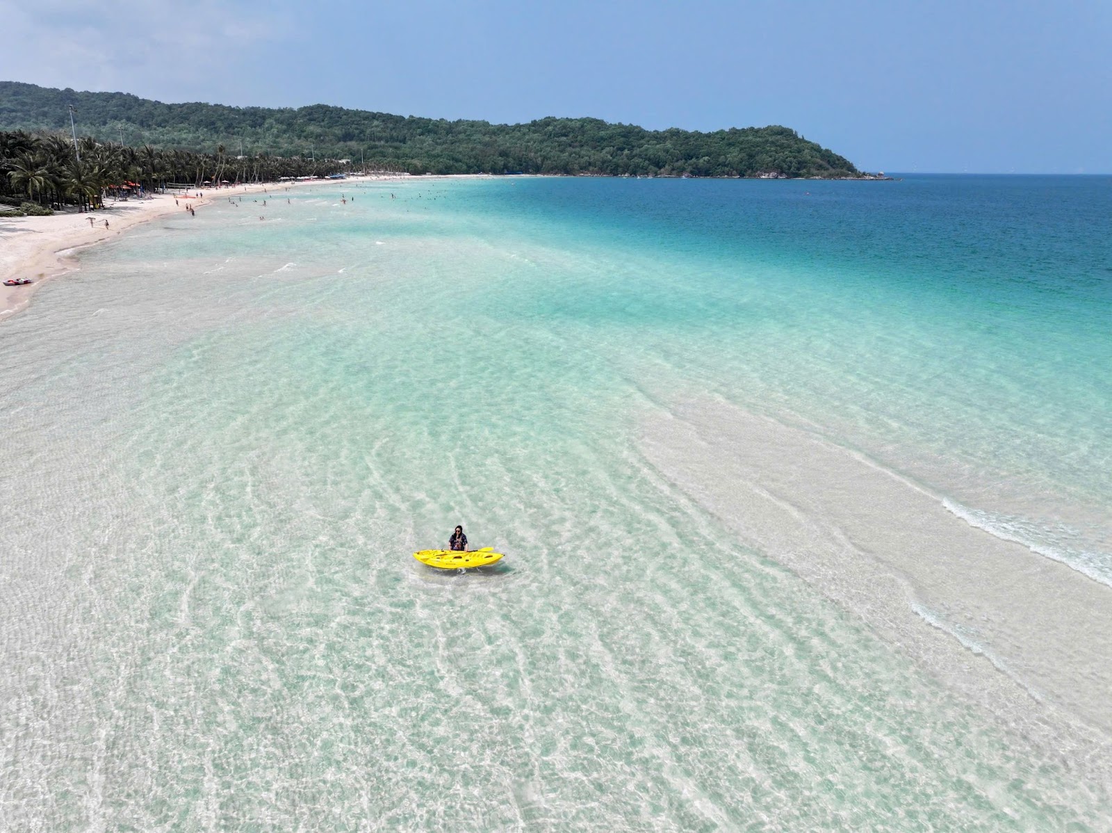 Vẻ đẹp thiên nhiên hiếm có của Bãi Kem là điểm check-in hoàn hảo cho những bức ảnh du lịch ấn tượng. (Ảnh: Fatel Balek)