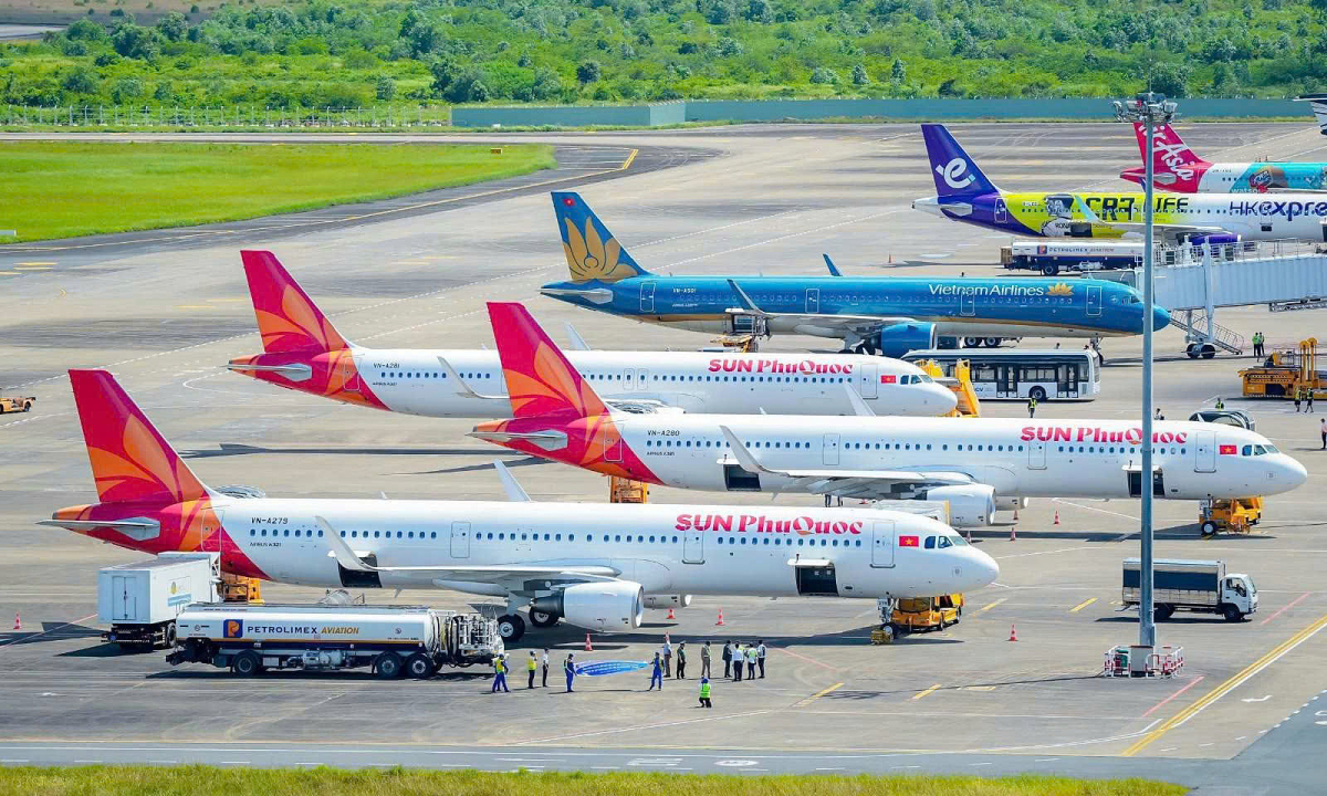 Du khách nên đặt vé máy bay sớm để mua được loại vé như mong muốn 