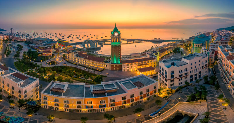 Các công trình kiến trúc mang phong cách Địa Trung Hải tại Thị trấn Hoàng Hôn