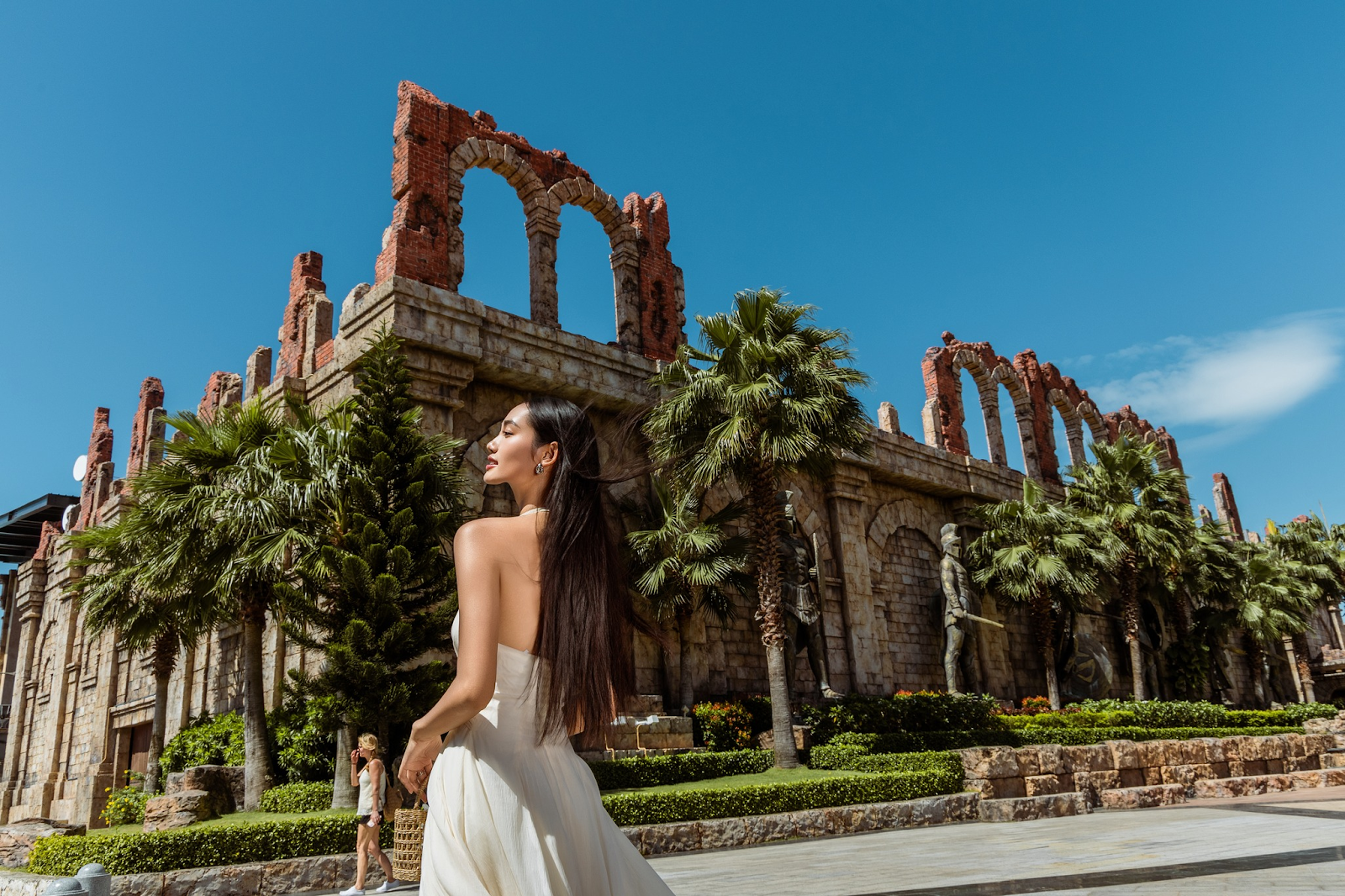 Du khách check in tại Thị trấn Hoàng Hô