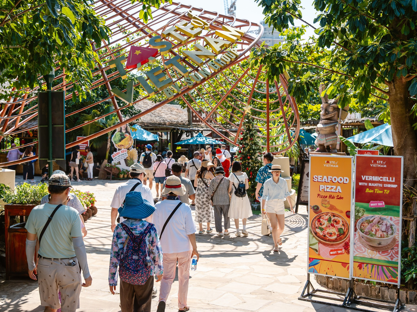 Không khí Tết sôi động tại Sun World Hon Thom