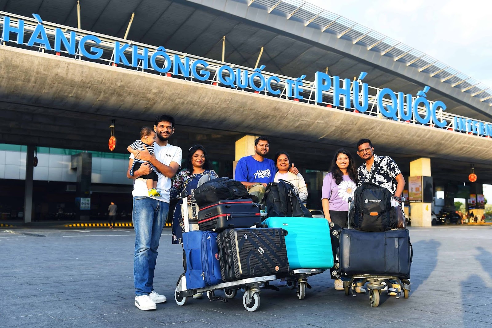 Sân bay Phú Quốc tiếp đón lượng lớn du khách trong và ngoài nước tới đảo Ngọc dịp Tết