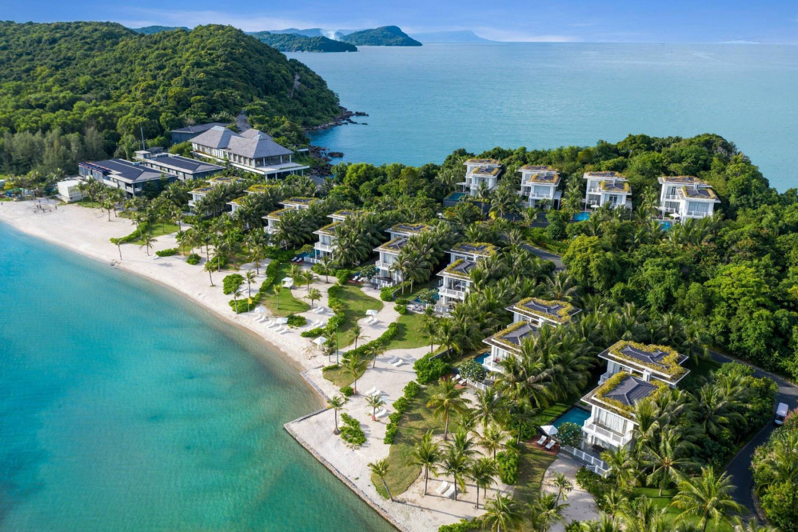 Du khách nghỉ dưỡng tại Premier Village Phu Quoc Resort có thể ngắm nhìn cả bình minh và hoàng hôn ở Mũi Ông Đội