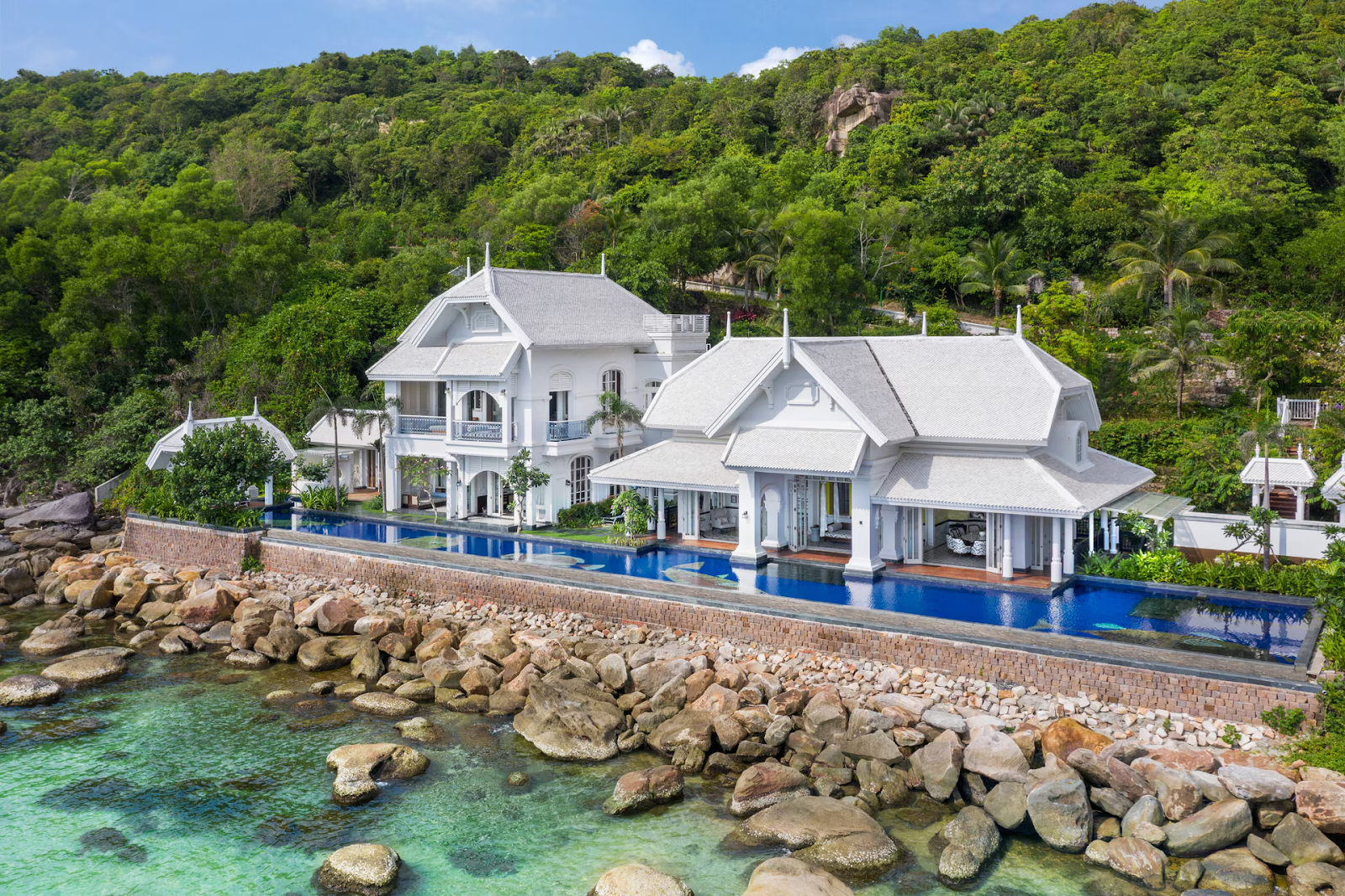 Các biệt thự hướng biển là lựa chọn yêu thích của nhiều du khách tại JW Marriott Phu Quoc Emerald Bay 