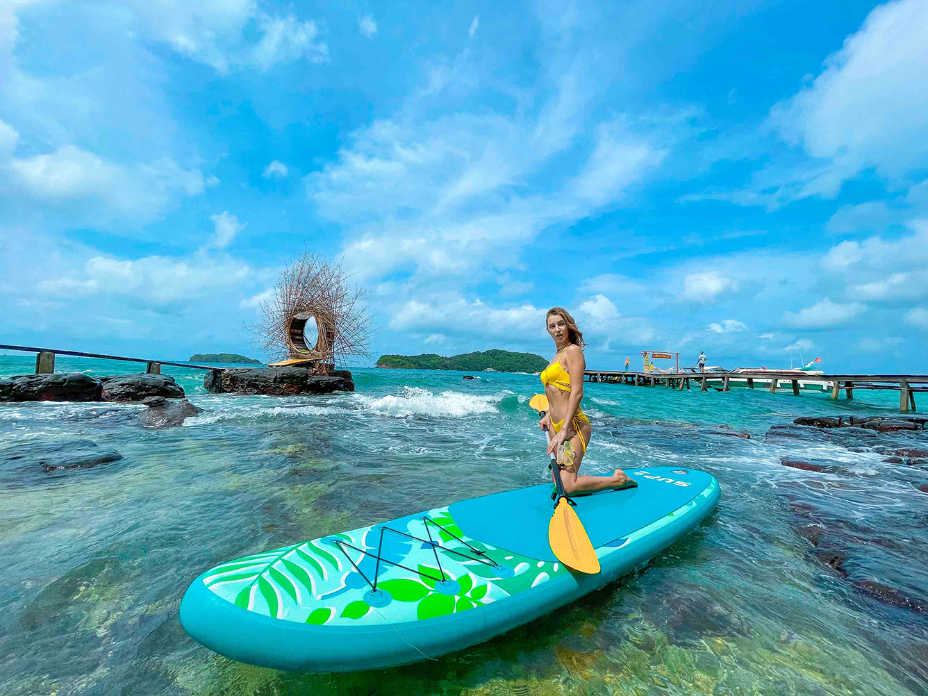 Buổi sáng là thời điểm thích hợp để trải nghiệm các hoạt động thể thao biển