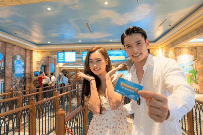 Du khách nên mua vé ưu tiên WOW Pass để tránh phải xếp hàng lâu trong những ngày Tết 