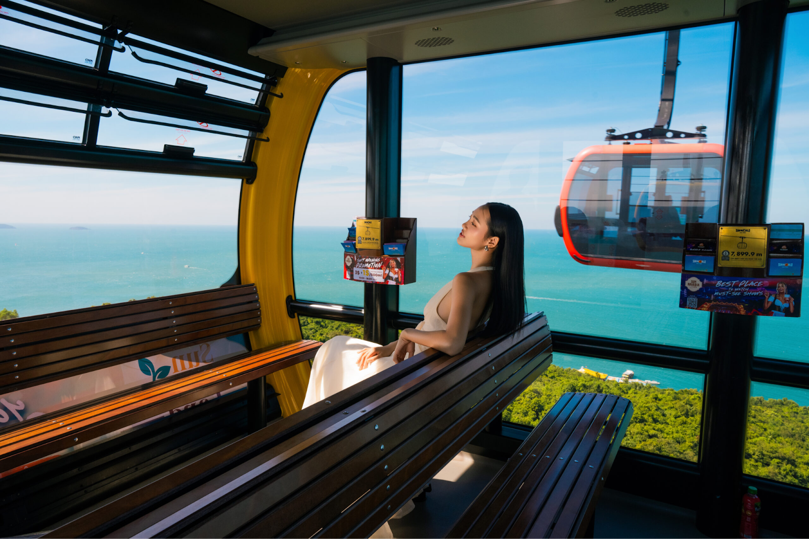 Du khách đón năm mới bằng trải nghiệm vượt biển với cáp treo Hòn Thơm