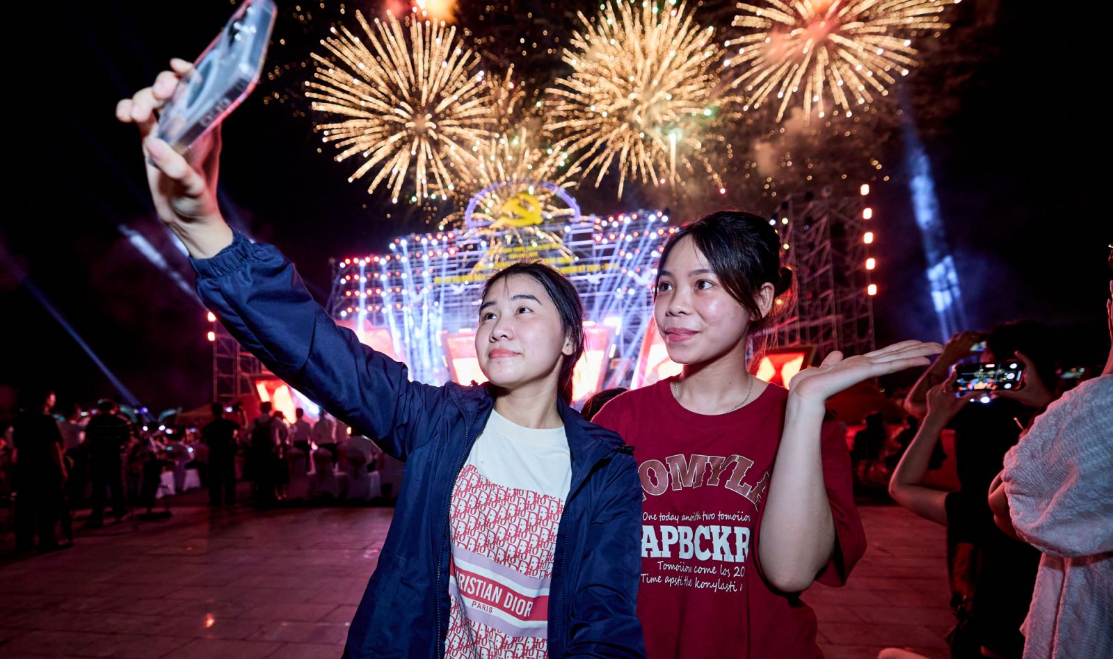 Màn trình diễn pháo hoa do Tập đoàn Sun Group tài trợ hứa hẹn sẽ mang đến những giây phút giao thừa đầy cảm xúc