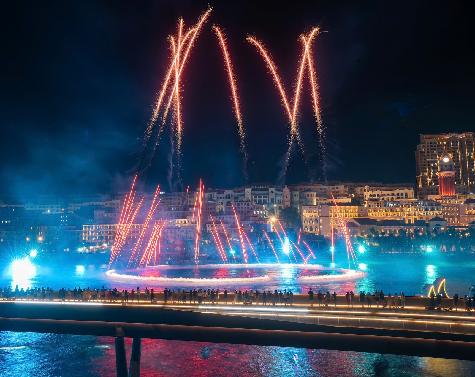 Nhắc đến địa điểm xem pháo hoa Phú Quốc 2026 được nhiều du khách lựa chọn, Sun Bavaria GastroPub là cái tên nổi bật.