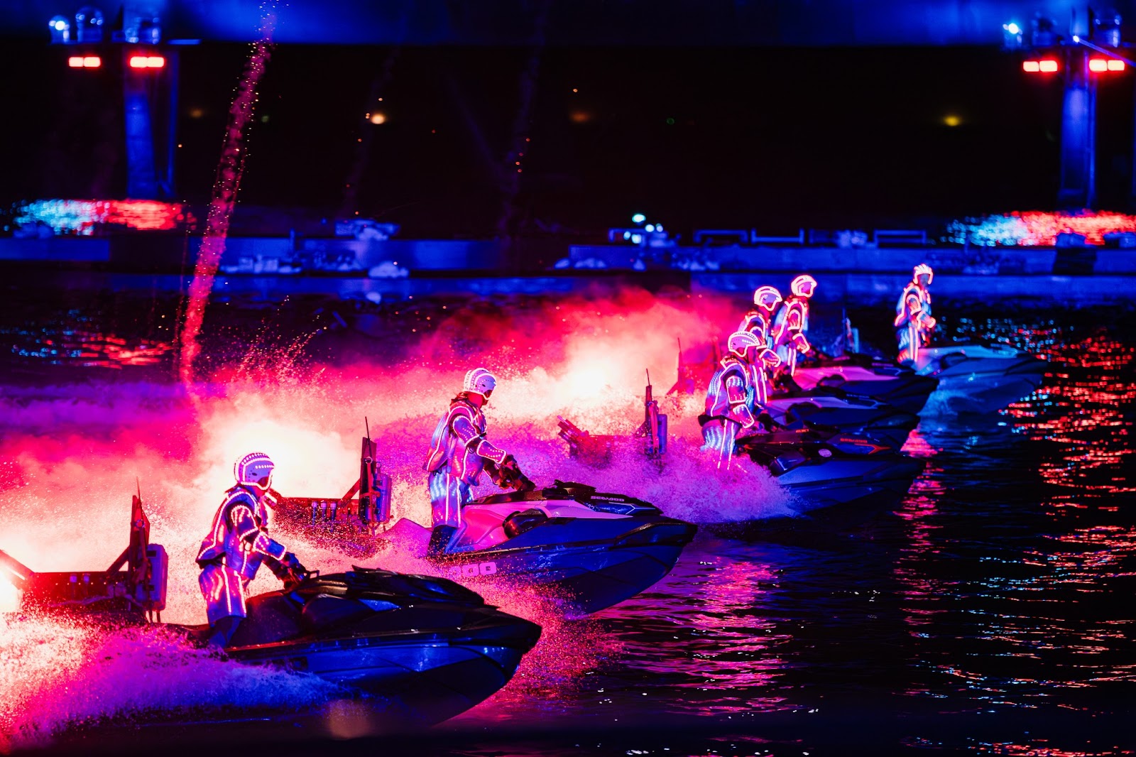 Symphony of the Sea là một trong những show biểu diễn đêm ấn tượng nhất tại Sunset Town.