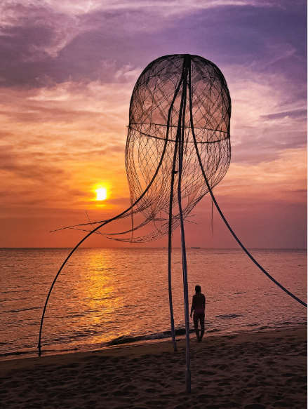 Sunset Sanato Beach Club là điểm ngắm hoàng hôn nổi tiếng bậc nhất khi nhắc đến cafe ngắm hoàng hôn Phú Quốc.