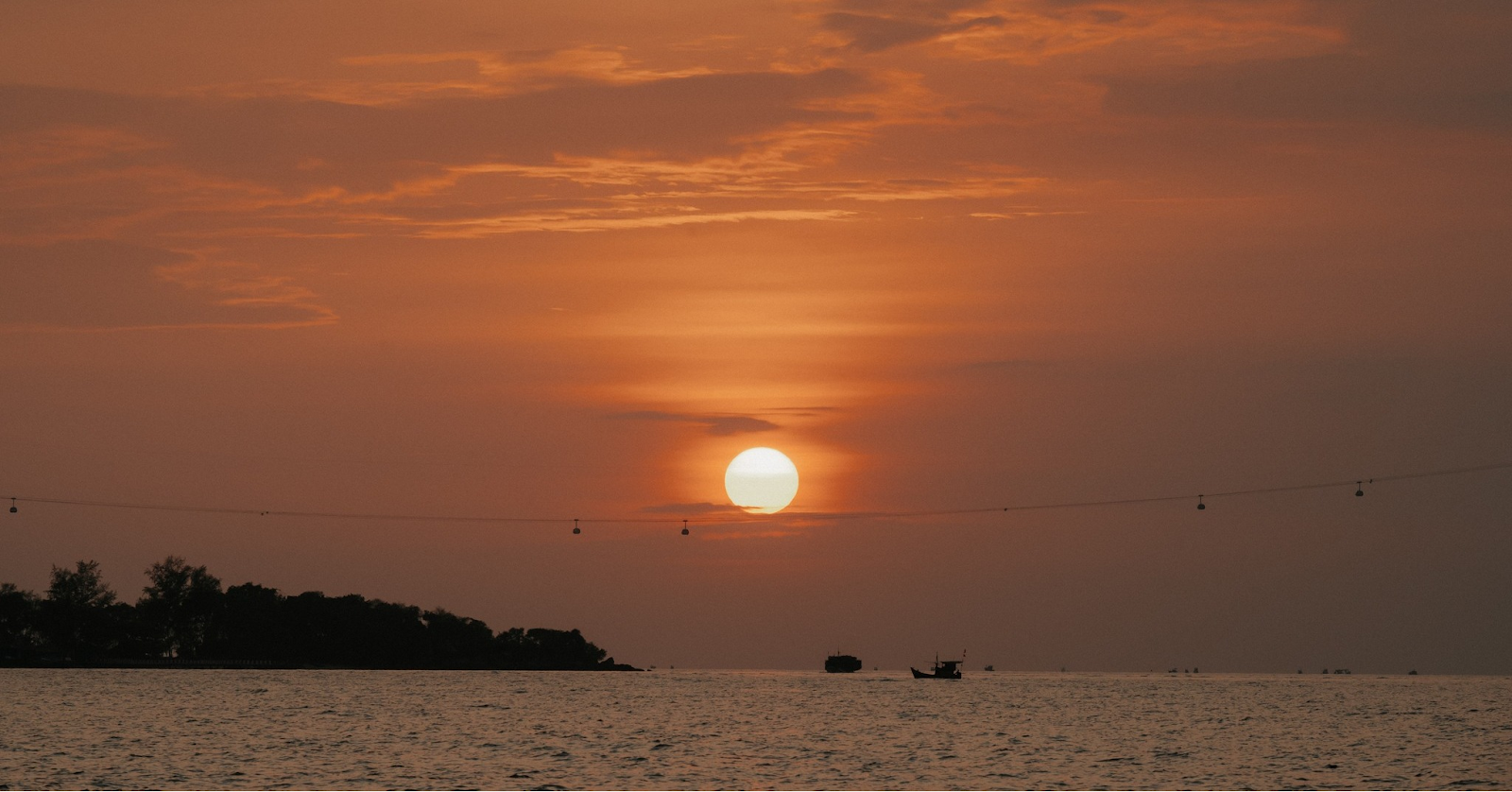 Hoàng hôn Phú Quốc mang vẻ đẹp lãng mạn và yên bình