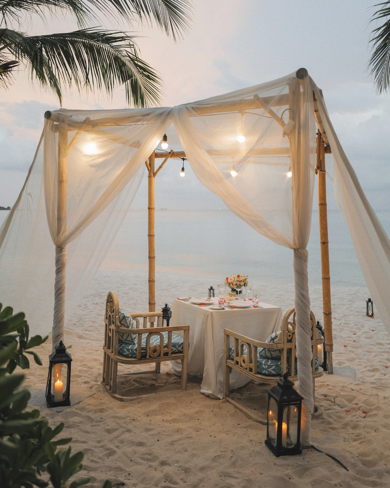 Bạn nên đặt trước dịch vụ bữa tối riêng tư với khách sạn để có trải nghiệm trọn vẹn nhất