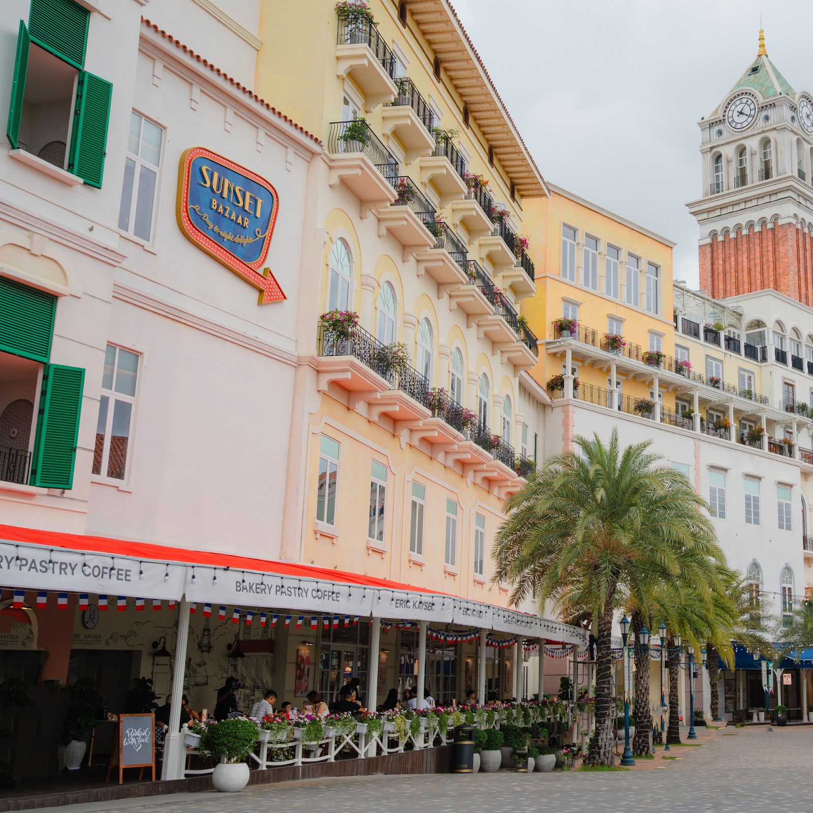 Tiệm bánh Eric Kayser là điểm nhấn tại Sunset Bazaar