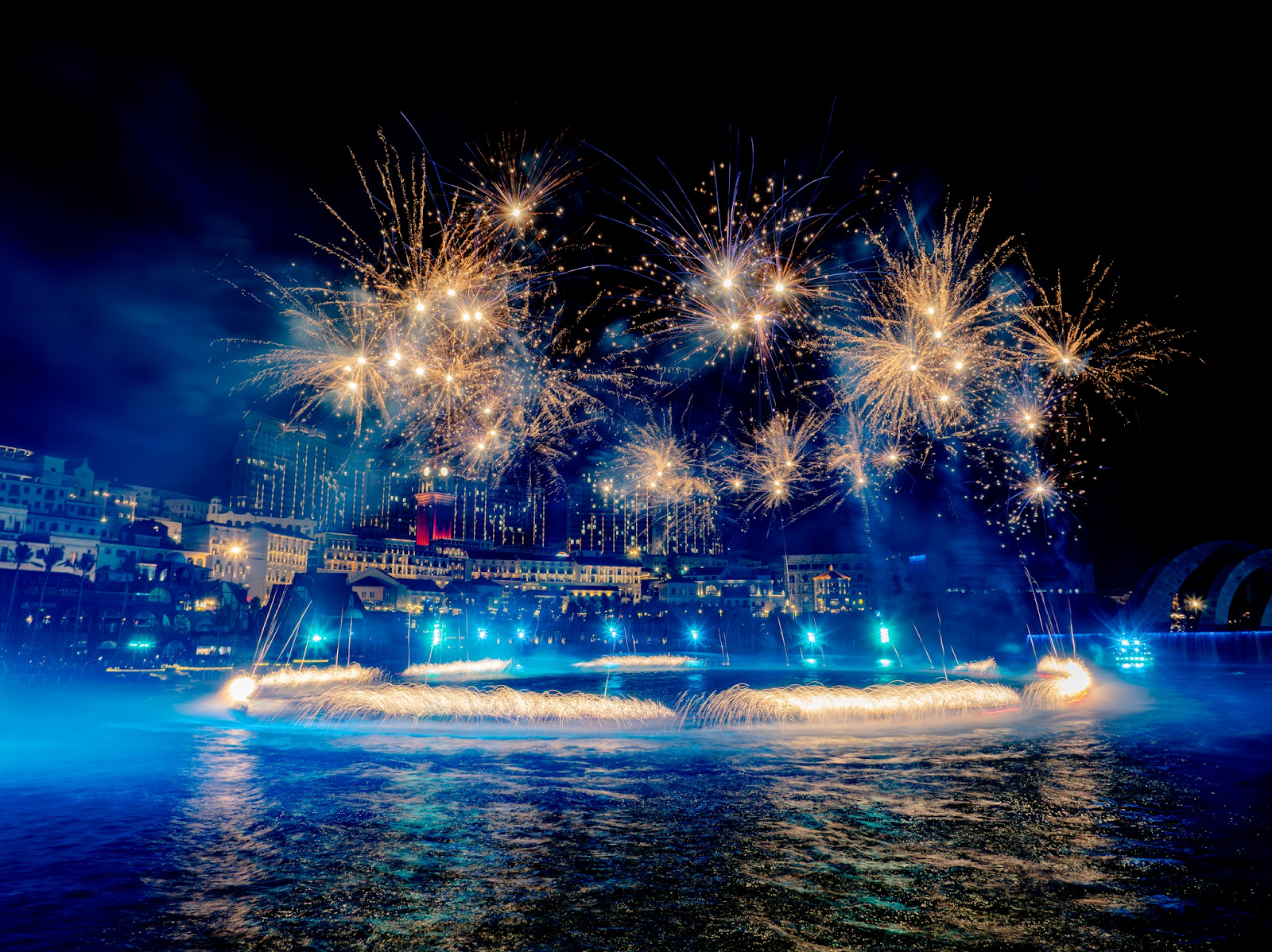 Pháo hoa mãn nhãn của show Bản giao hưởng đại dương - Symphony of the Sea