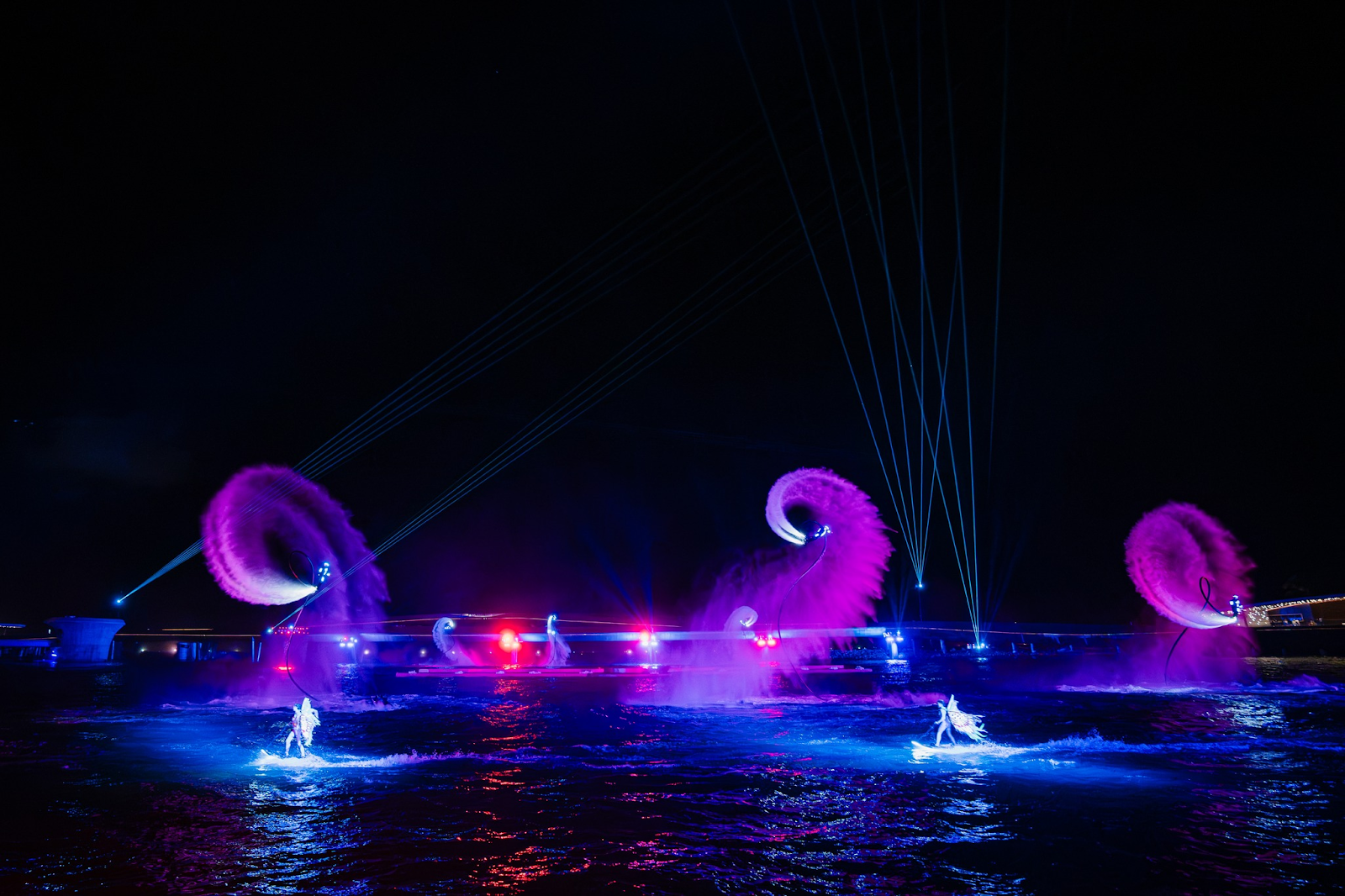 Màn trình diễn mãn nhãn trong show Bản giao hưởng đại dương