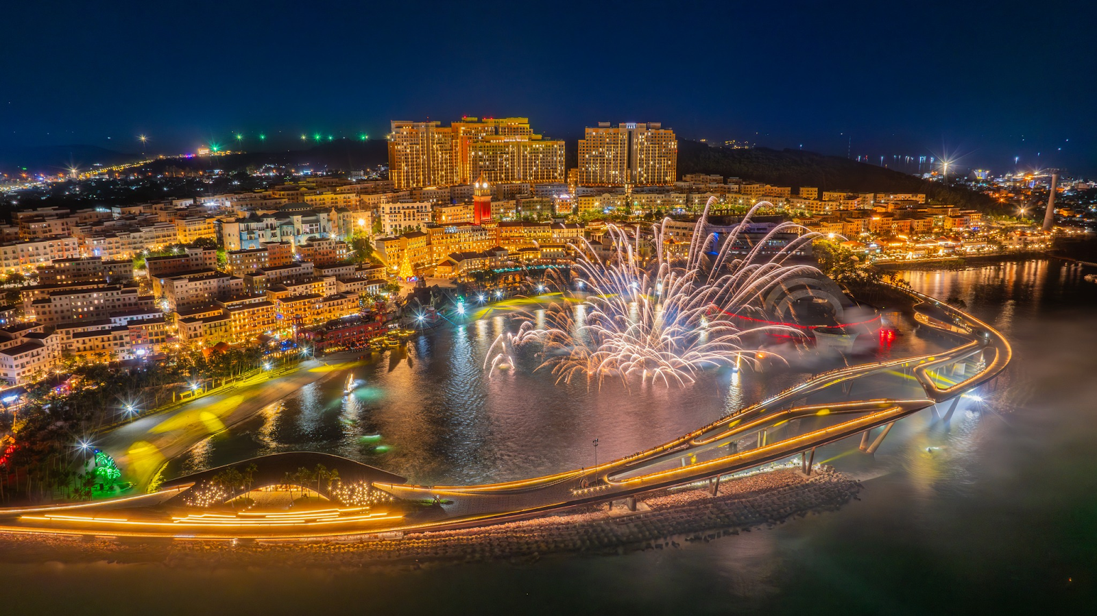 Thị trấn Hoàng Hôn tọa lạc tại bờ Tây Nam của đảo Ngọc