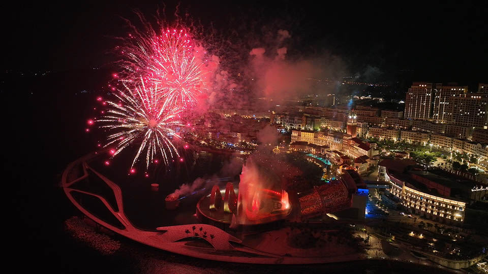 Những màn pháo hoa thắp sáng bầu trời đêm Phú Quốc tại Sunset Town