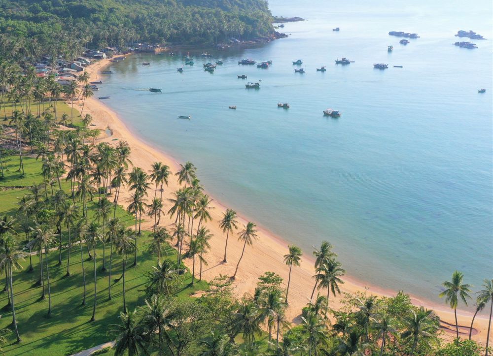 Khung cảnh thơ mộng trên đảo Hòn Thơm