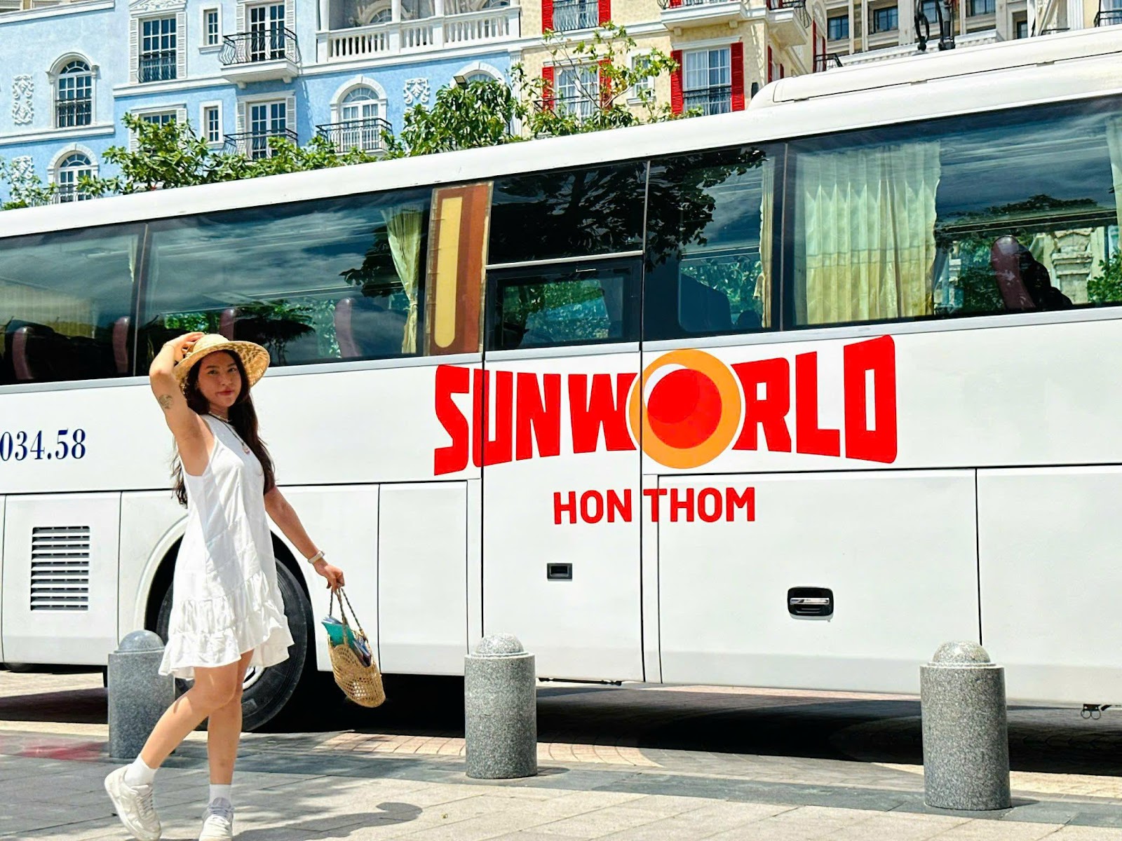Du khách có thể tiết kiệm thời gian và chi phí khi di chuyển bằng xe bus của Sun World Hon Thom