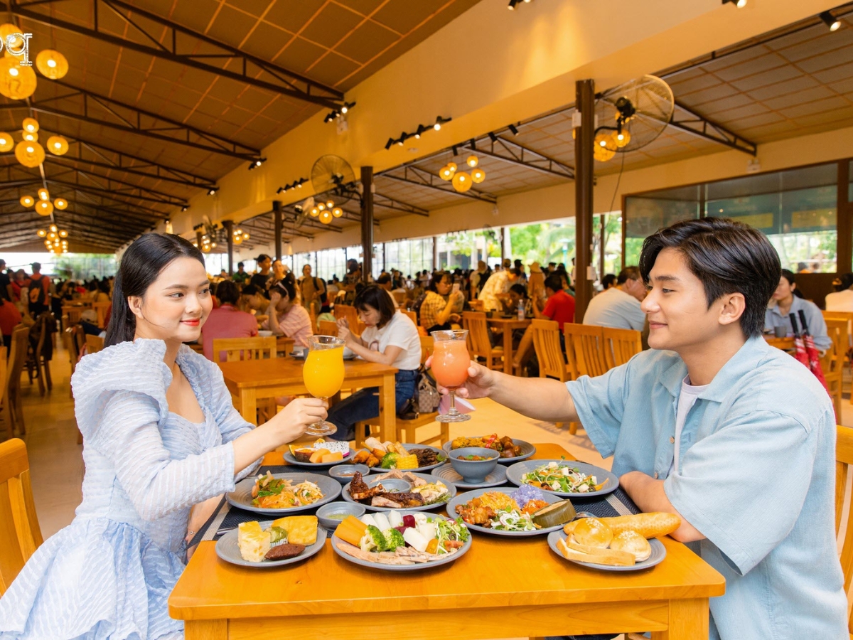 Thưởng thức ẩm thực tại nhà hàng buffet Mango