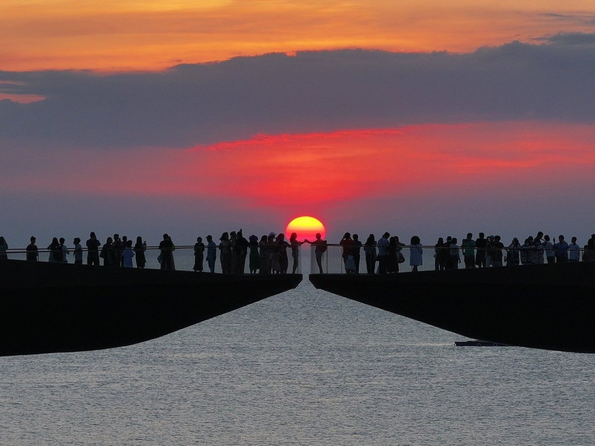 Chiêm ngưỡng khung cảnh hoàng hôn lãng mạn tại Cầu Hôn (Phú Quốc)