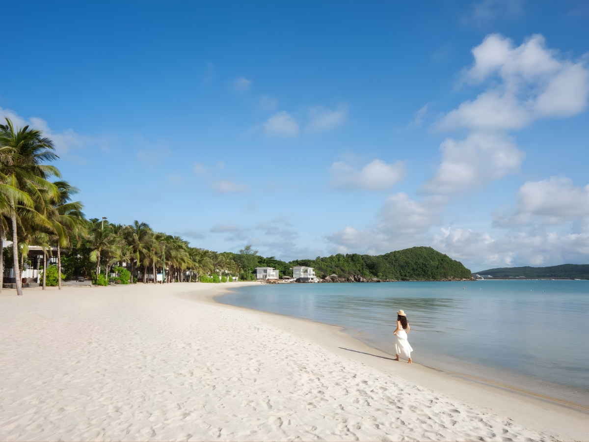 Thời điểm lý tưởng nhất để du lịch Bãi Kem là từ tháng 11 đến tháng 4 năm sau