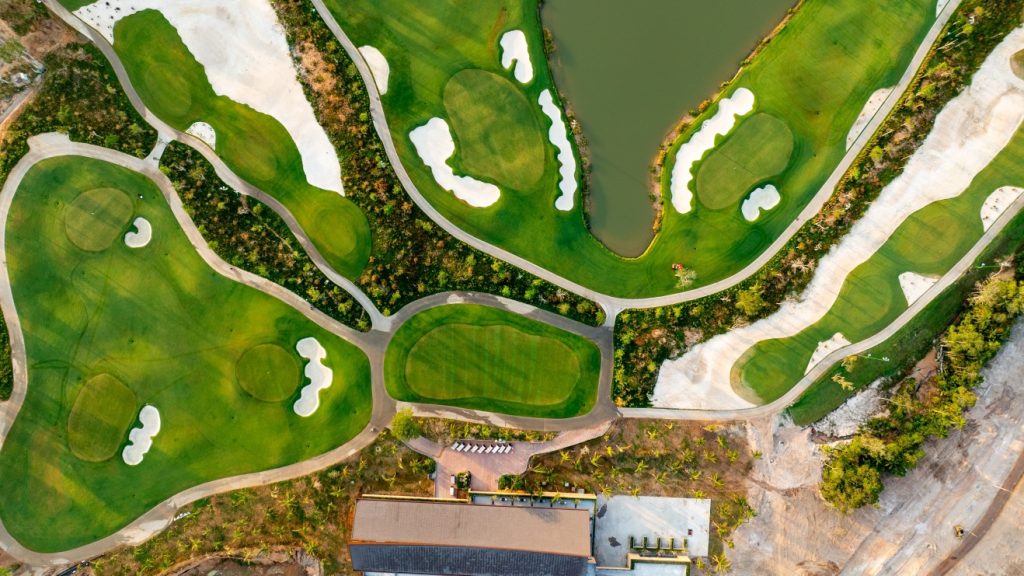 Eschuri Vung Bau Golf là điểm đến lý tưởng cho những du khách yêu thích bộ môn golf